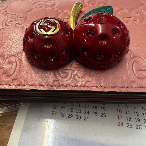 GUC Gucci Cherry Pink GG Bifold Wallet - Picture 8 of 9